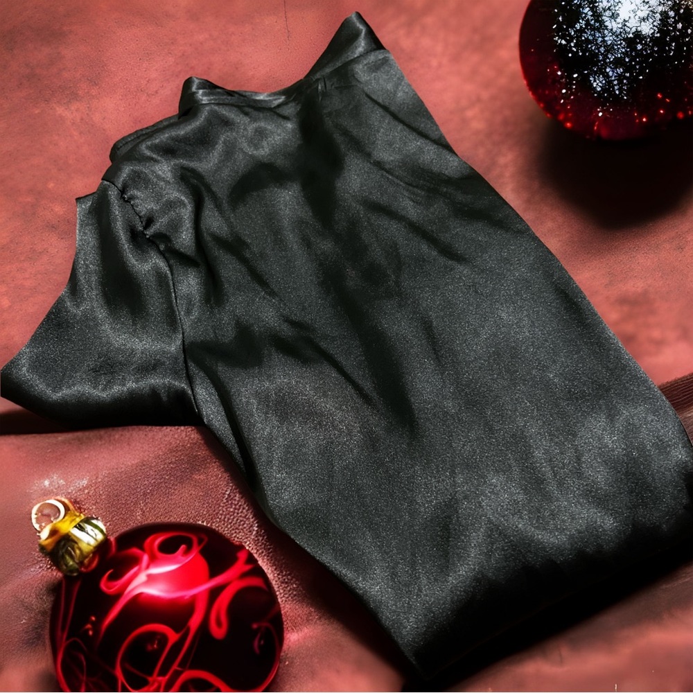 Black Satin/Silk Robe - Picture 2 of 3